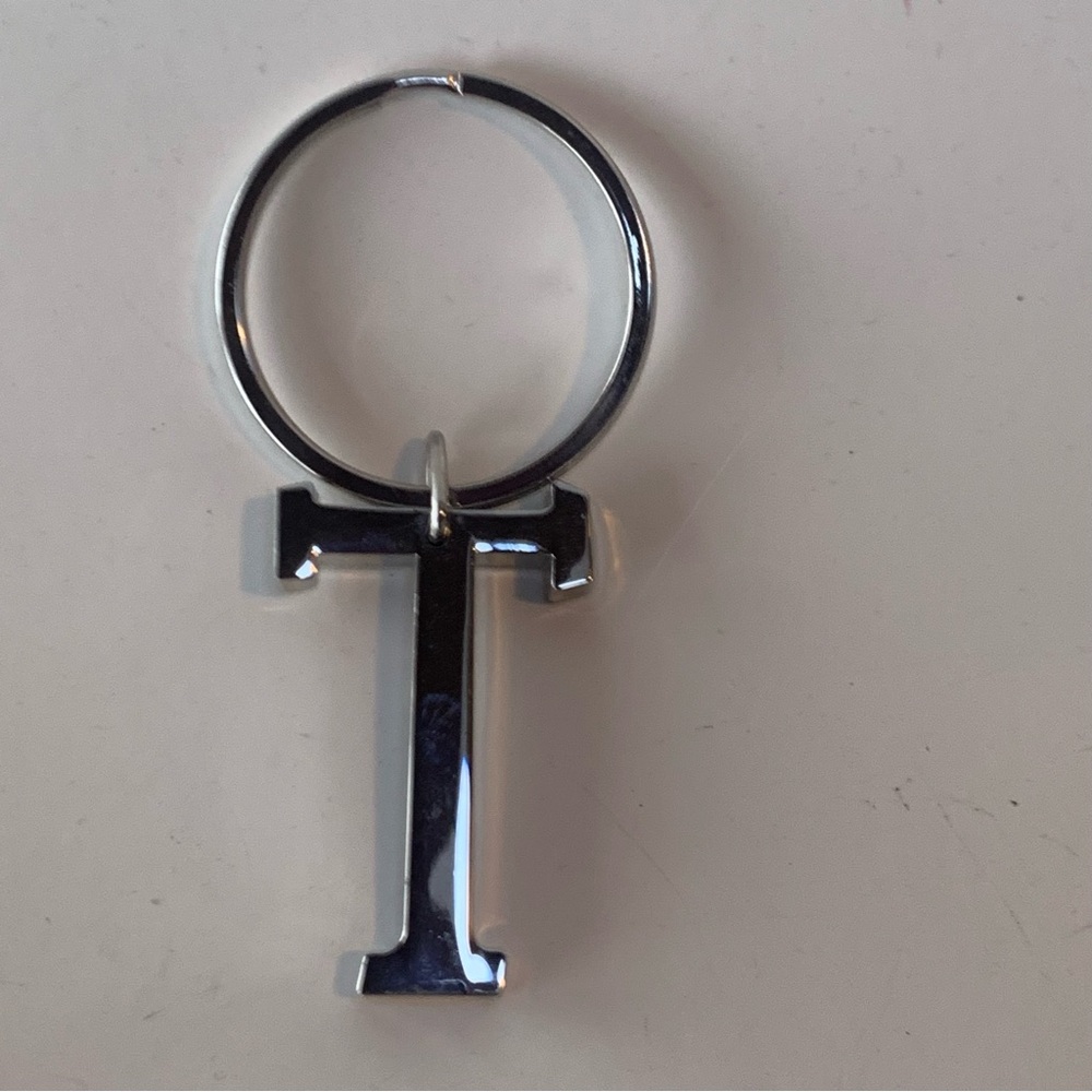 T Keychain silver initial "T" monogram - Picture 2 of 4